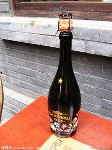 摔酒瓶图片,摔酒瓶的震撼瞬间