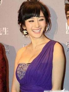 明星勒胸,时尚潮流还是审美争议？